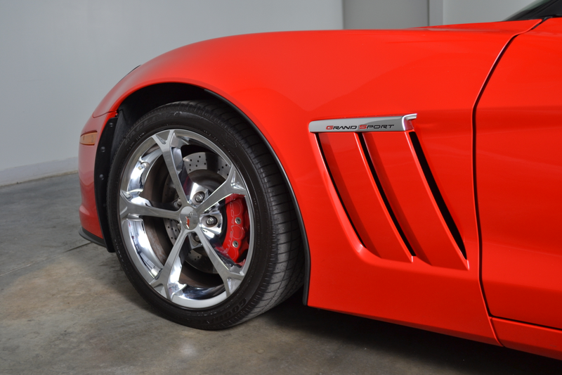 Illustration for article titled Red C6 Car Porn